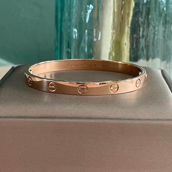 ❌SOLD❌Cartier LOVE Bracelet Rose Gold 17 Regular New Screw System - Picture 5 of 13
